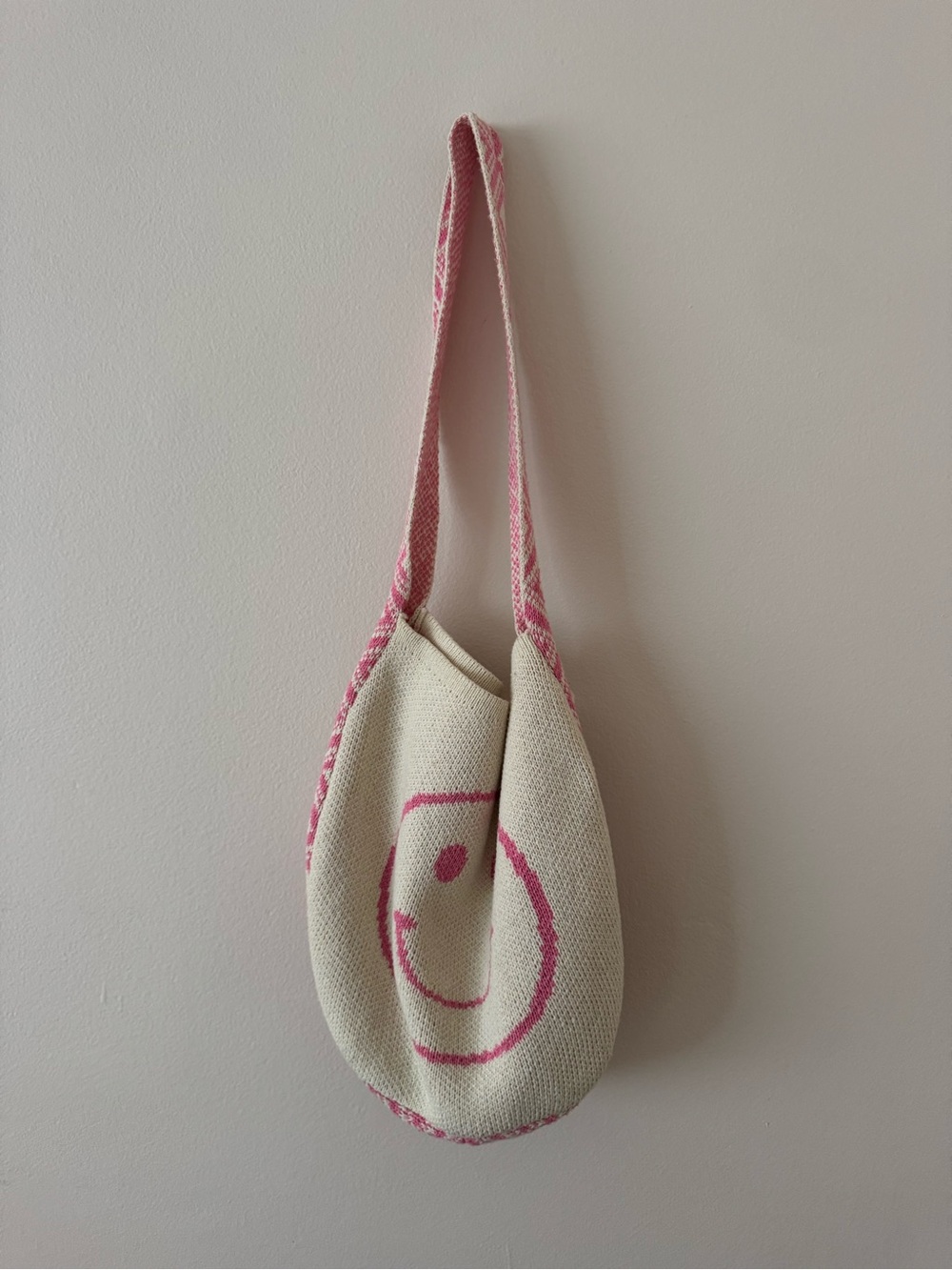 Fifth and Ninth poppy knit bag - smiley face - Picture 3 of 4